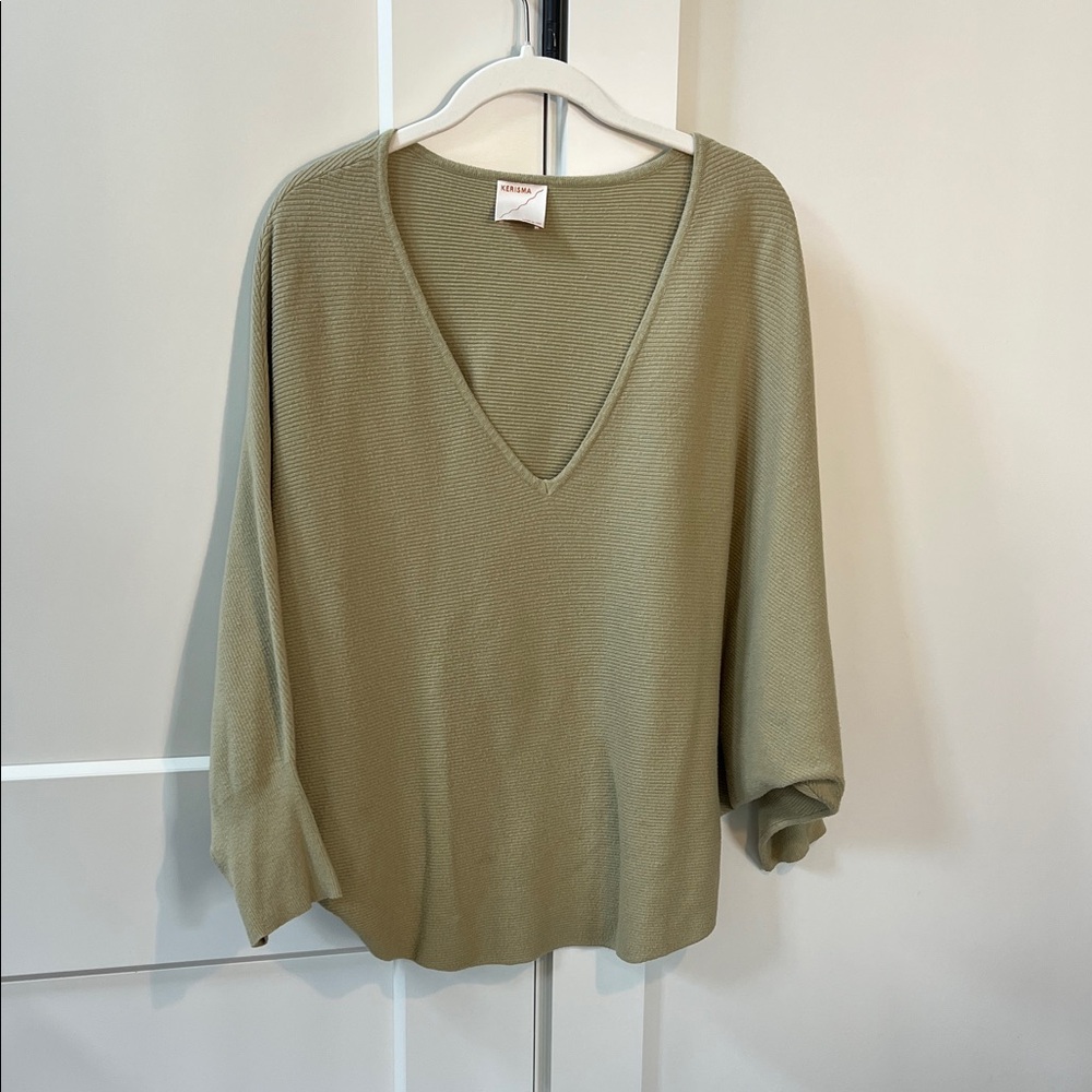 Kerisma V-Neck Lightweight Sweater in Sage